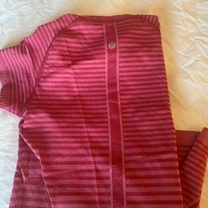 Womens lulu lemon short sleeve shirt